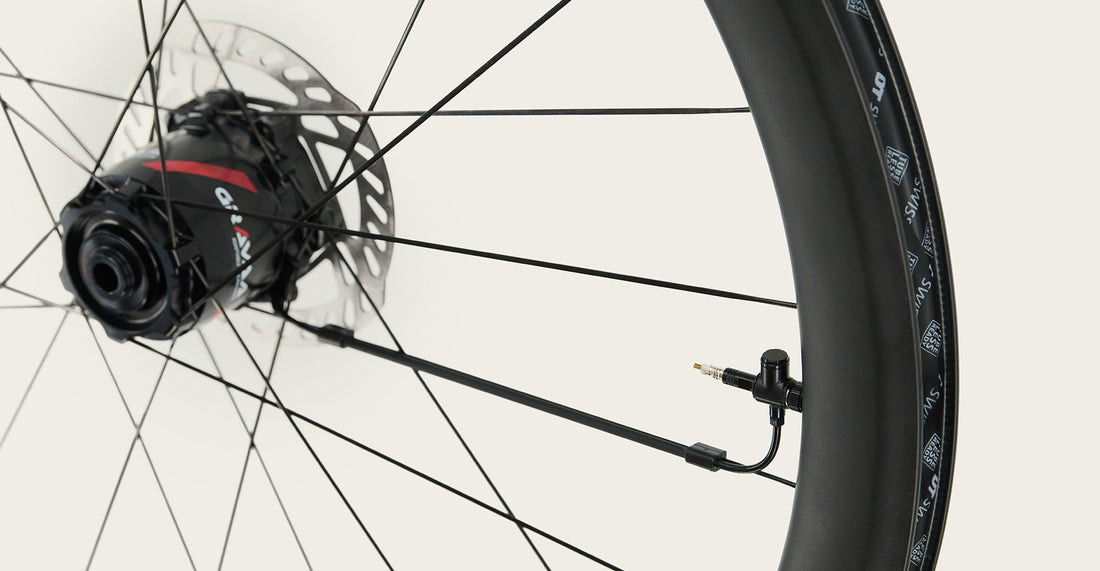 An image of the discreet hose connecting the hub to the rim.