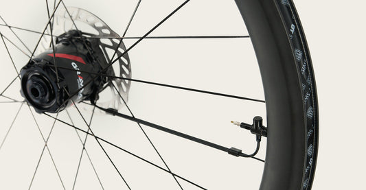 An image of the discreet hose connecting the hub to the rim.
